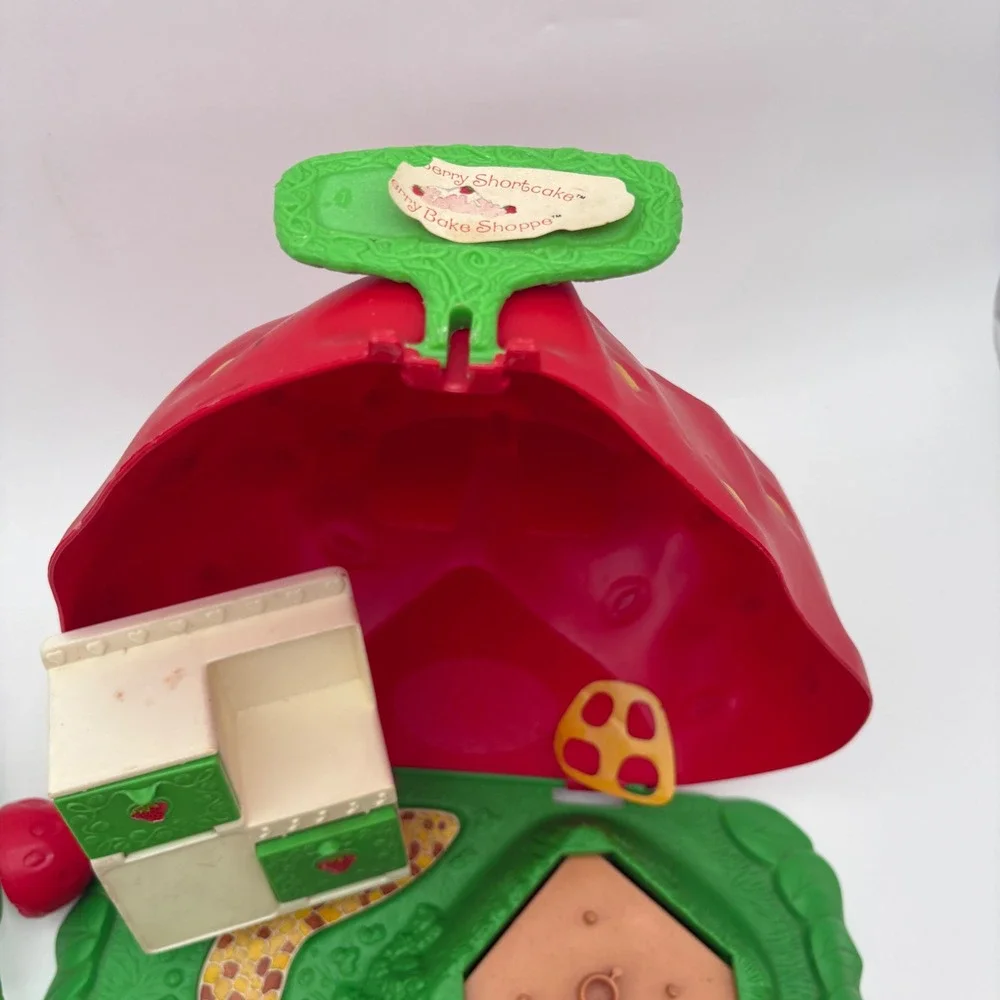 Vintage 1980s‎ Strawberry Shortcake Berry Bake Shoppe & Snail Cart Playset Lot